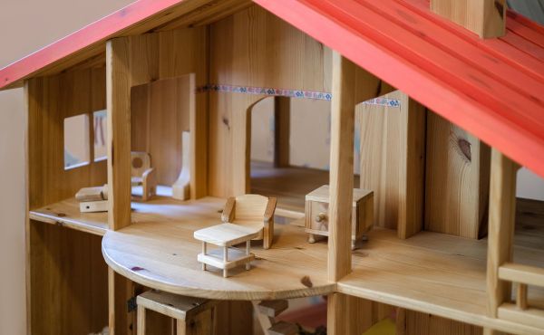 Doll House Assembly in Monroe